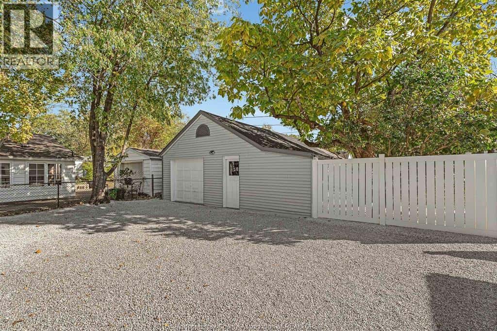 649 EDINBOROUGH STREET — Windsor - Photo 4 of 35