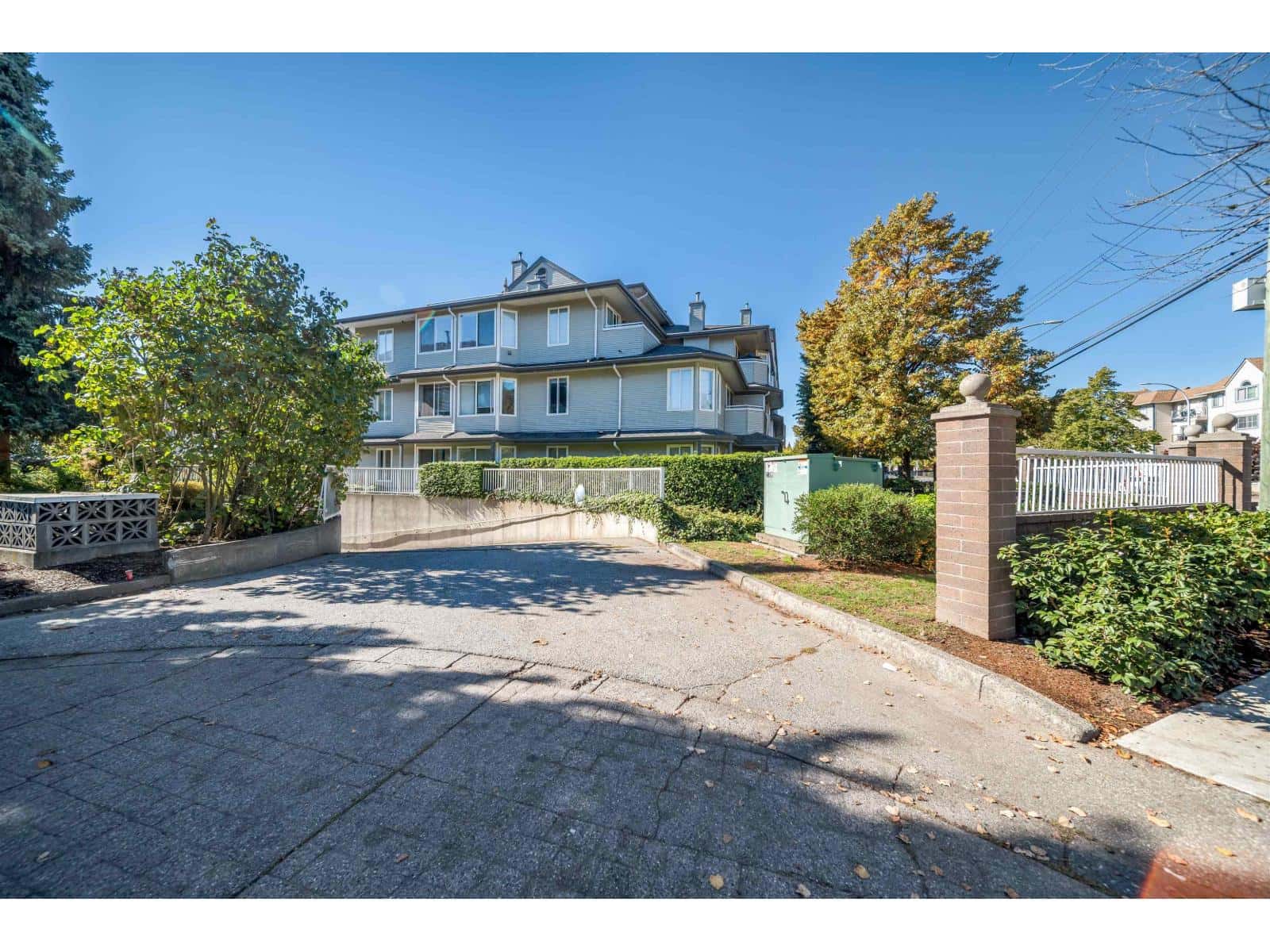 401 12110 80 AVENUE — Surrey - Photo 4 of 38