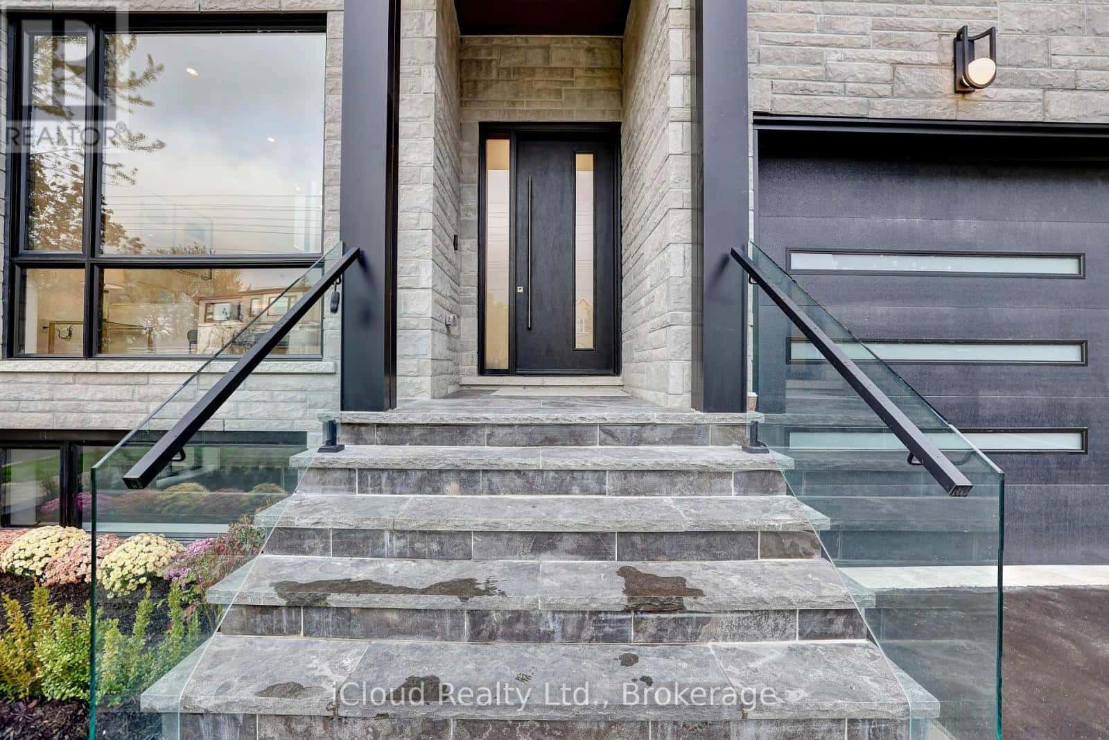 2556 GLENGARRY ROAD — Mississauga (Erindale) - Photo 3 of 35