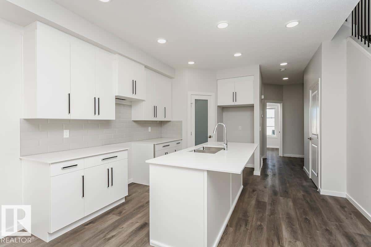 4299 KINGLET DR NW — Edmonton - Photo 5 of 15