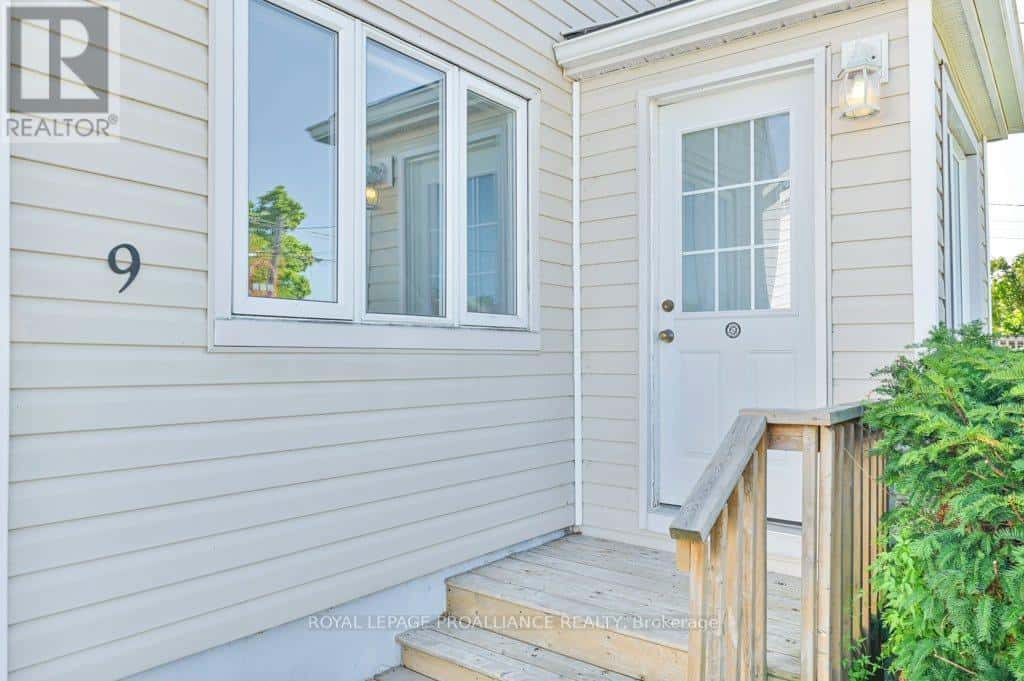 9 WILKINS STREET — Belleville (Belleville Ward) - Photo 4 of 40