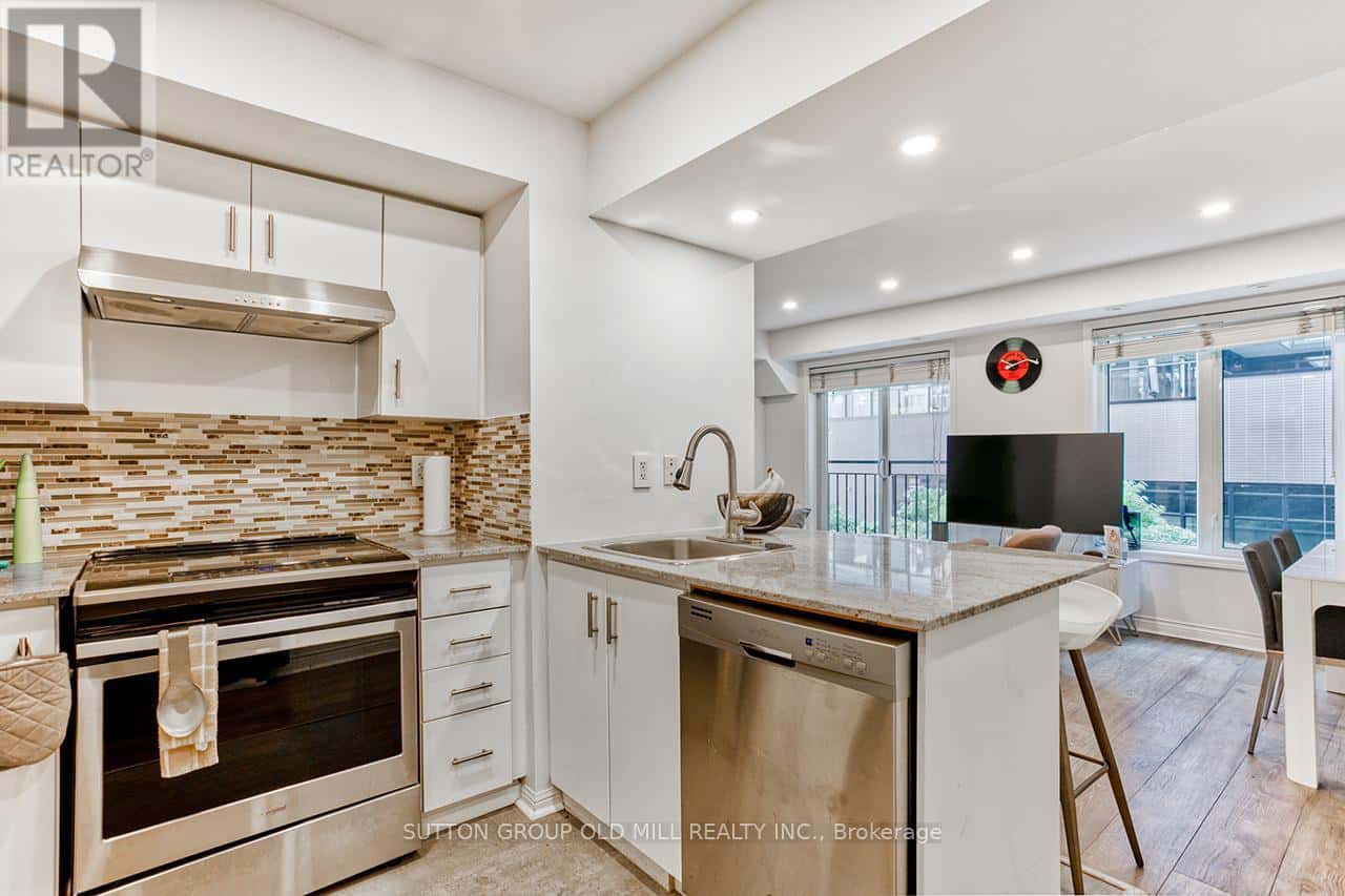 737 - 10 LAIDLAW STREET — Toronto (South Parkdale) - Photo 5 of 27