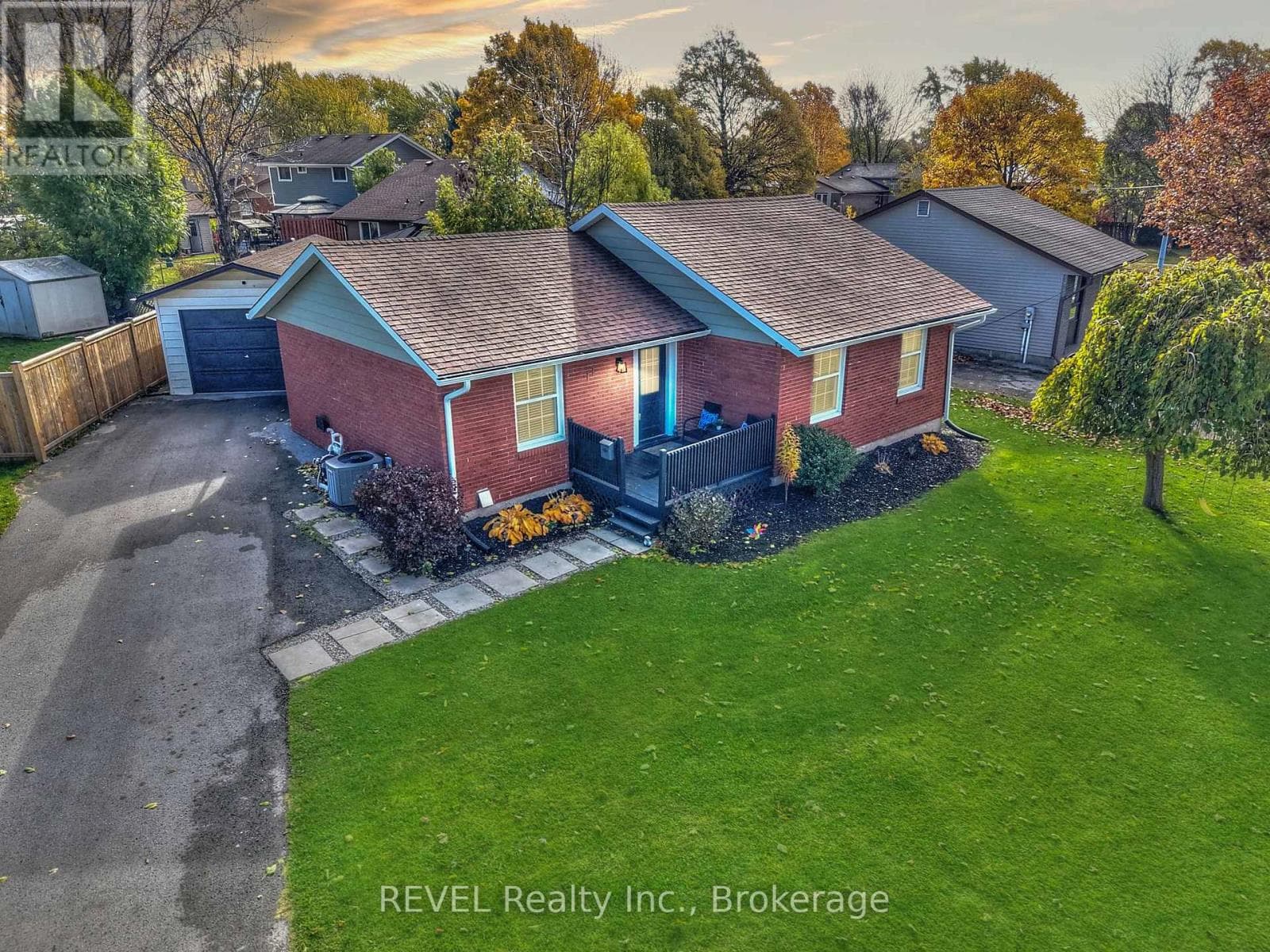 11 NEWLEAF CRESCENT — Welland (N. Welland) - Main photo