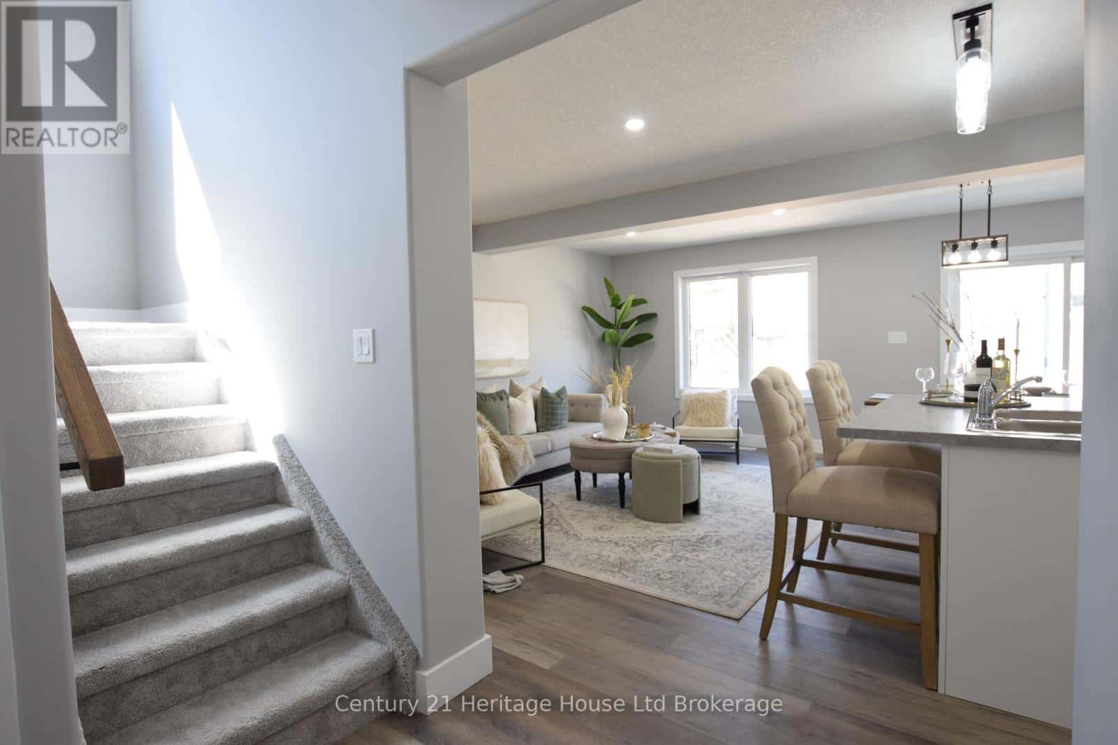 303 SIMCOE STREET — Woodstock (Woodstock - South) - Photo 5 of 44