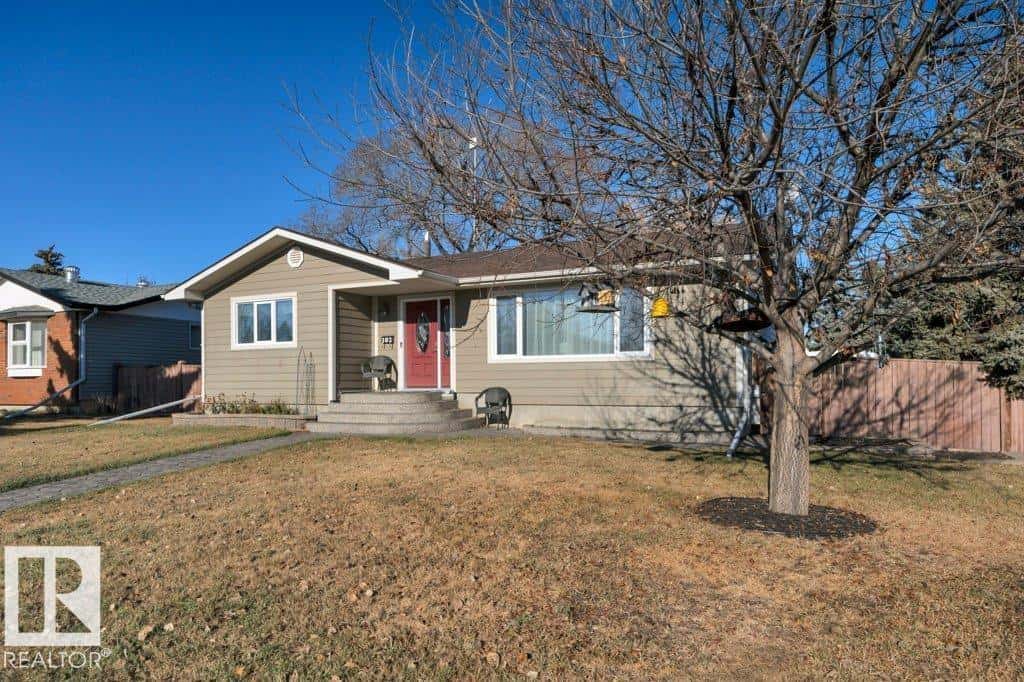 102 SPATINOW DR — Wetaskiwin - Photo 3 of 52