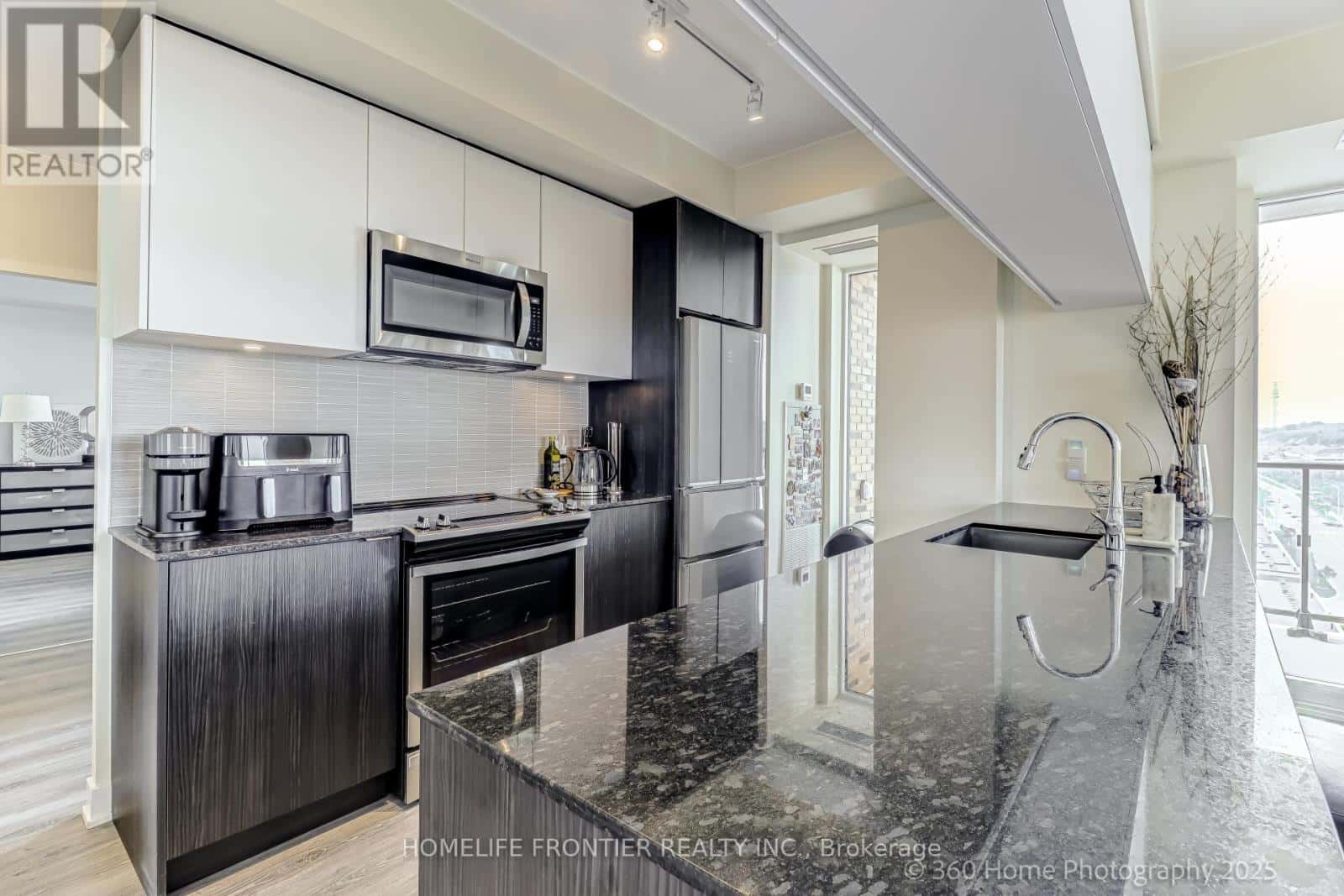 904 - 100 EAGLE ROCK WAY W — Vaughan (Maple) - Photo 3 of 20