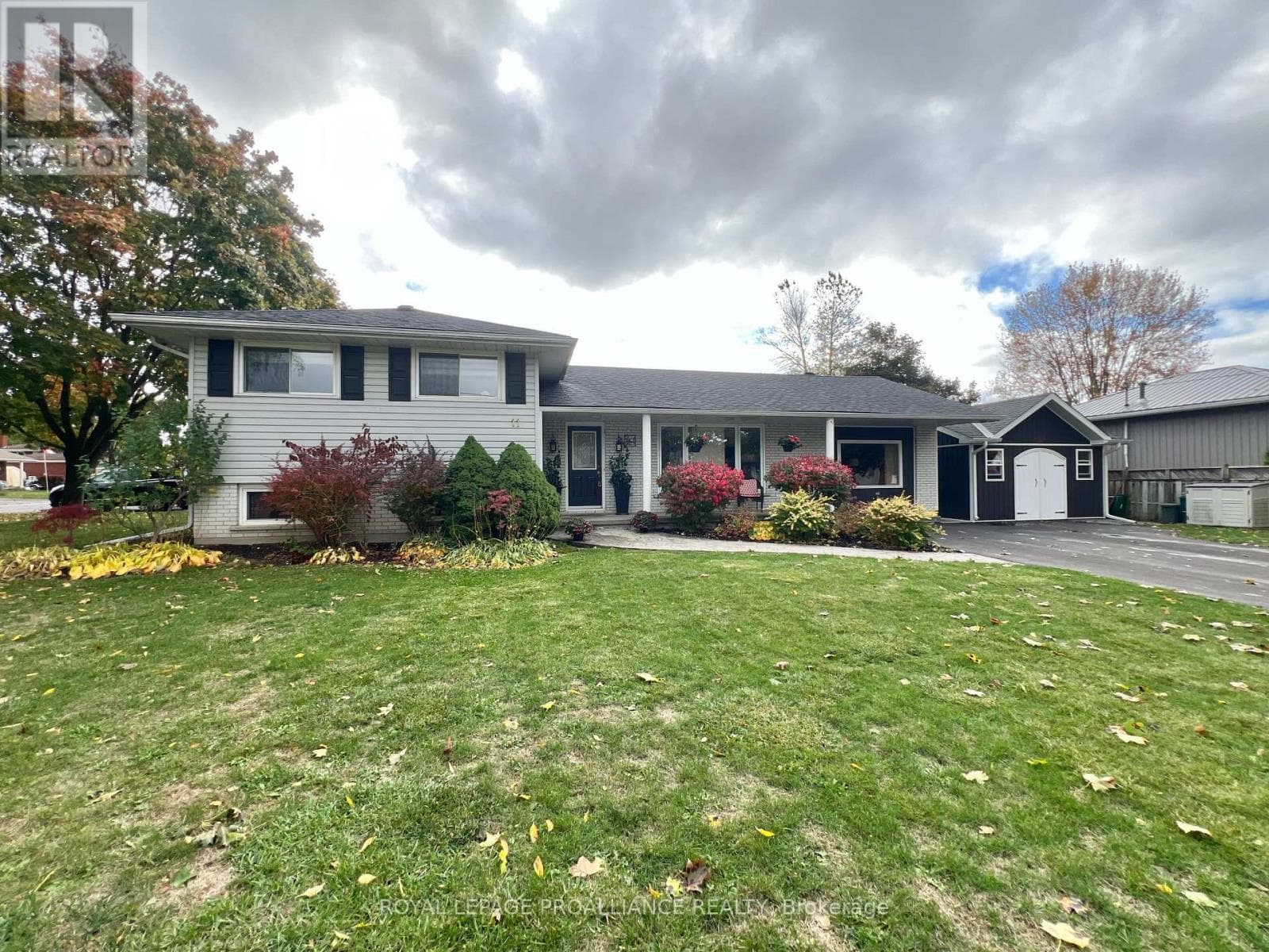 11 STAVEBANK ROAD — Belleville (Belleville Ward) - Main photo