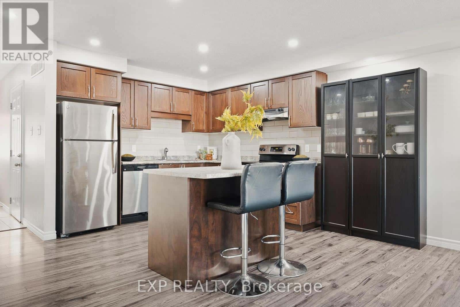 1989 OTTAWA STREET S — Kitchener - Photo 3 of 27