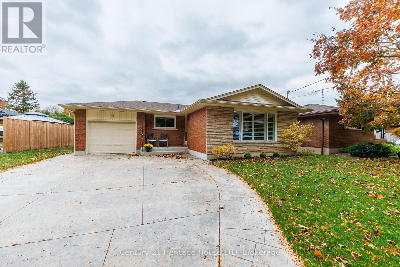 18 PRINCEWAY DRIVE — St. Catharines (Lakeport) - Main photo