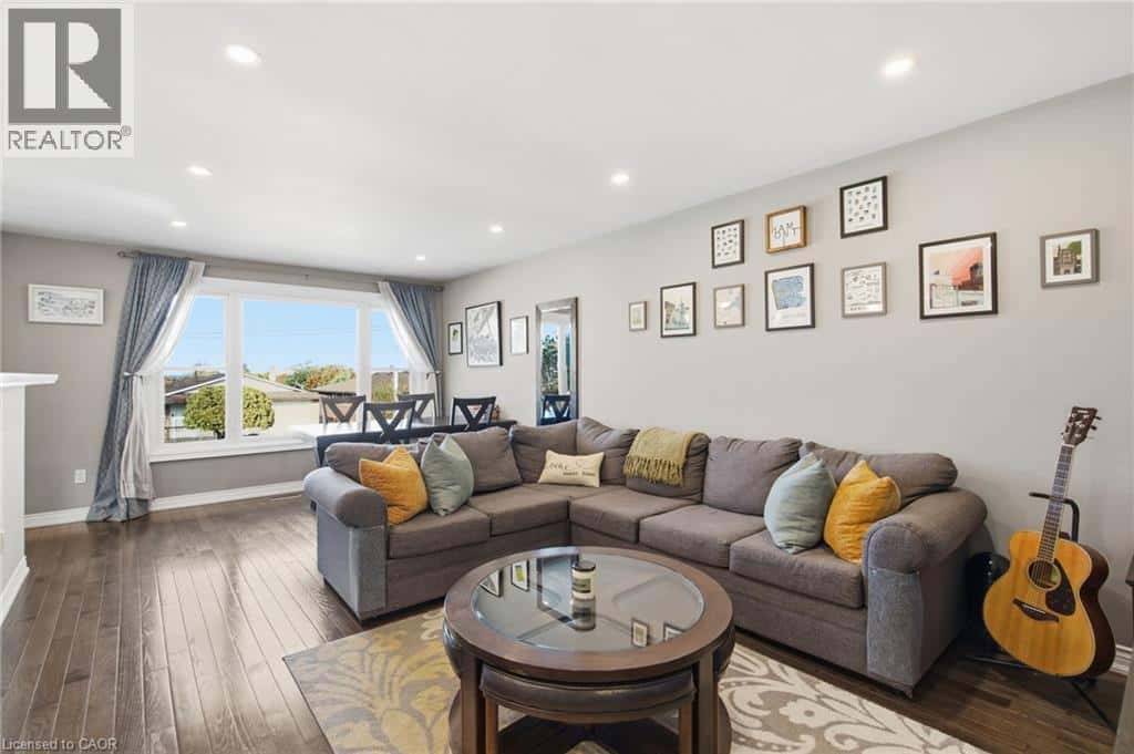 146 LAVINA Crescent — Hamilton - Photo 2 of 32