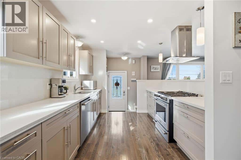 146 LAVINA Crescent — Hamilton - Photo 5 of 32