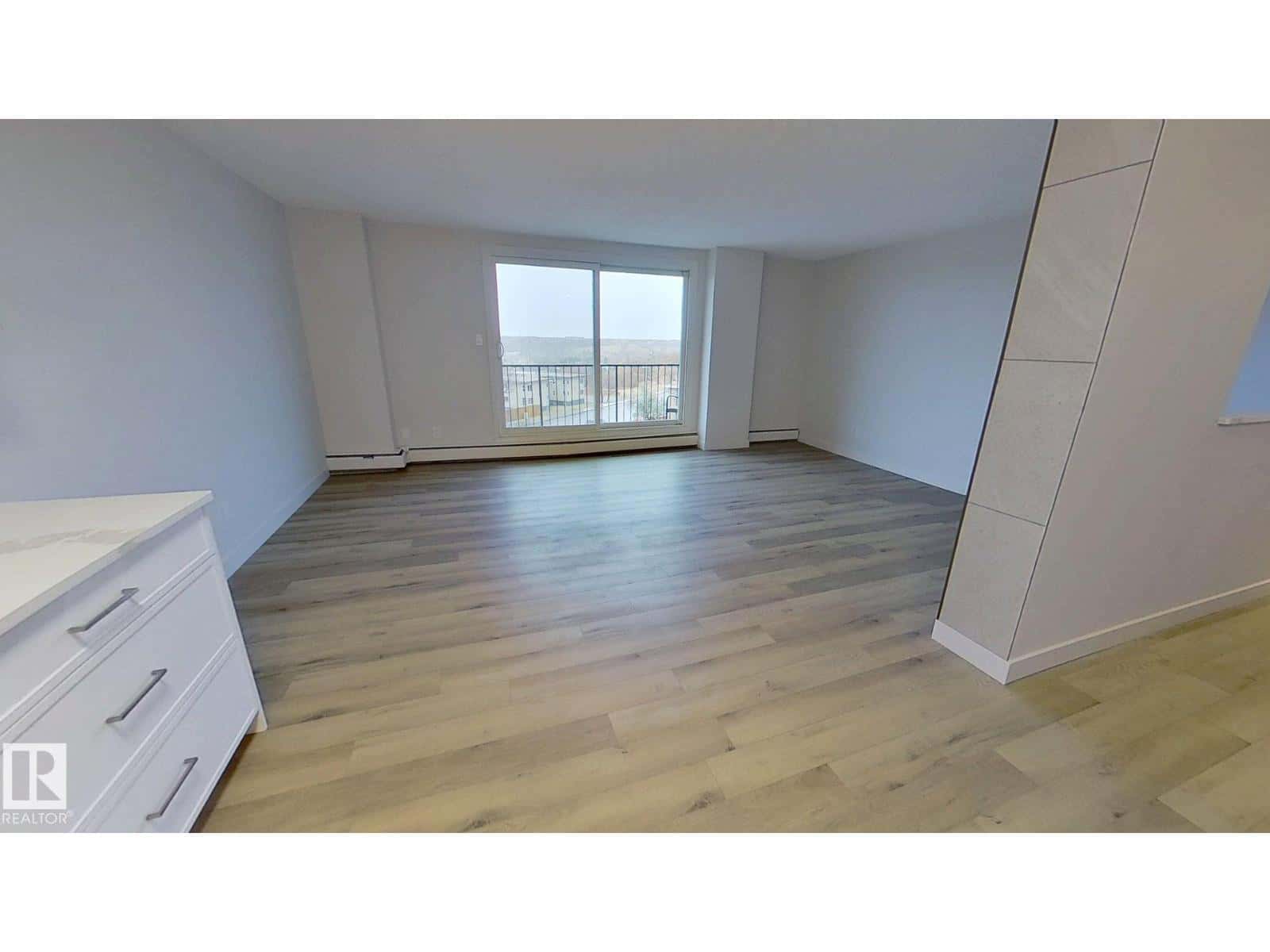 #603 9028 Jasper AV NW — Edmonton - Photo 4 of 13