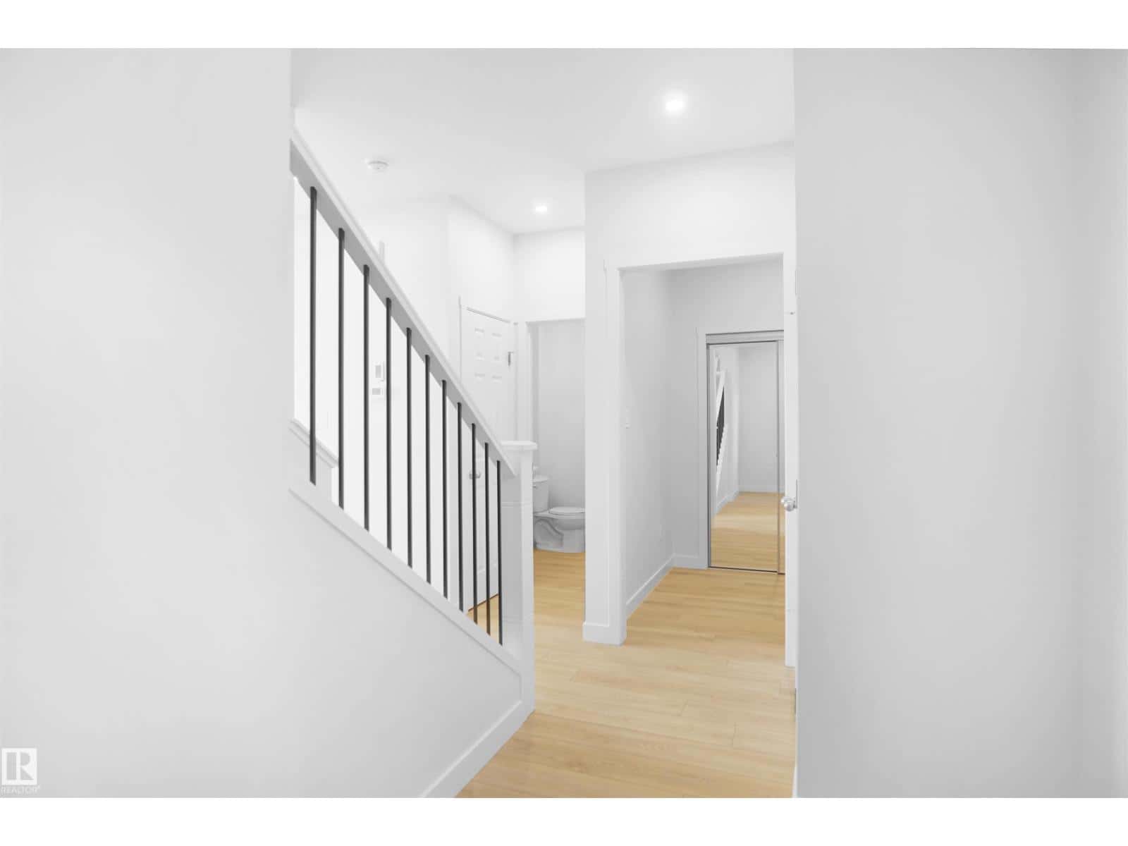 18967 28 AV NW — Edmonton - Photo 2 of 27