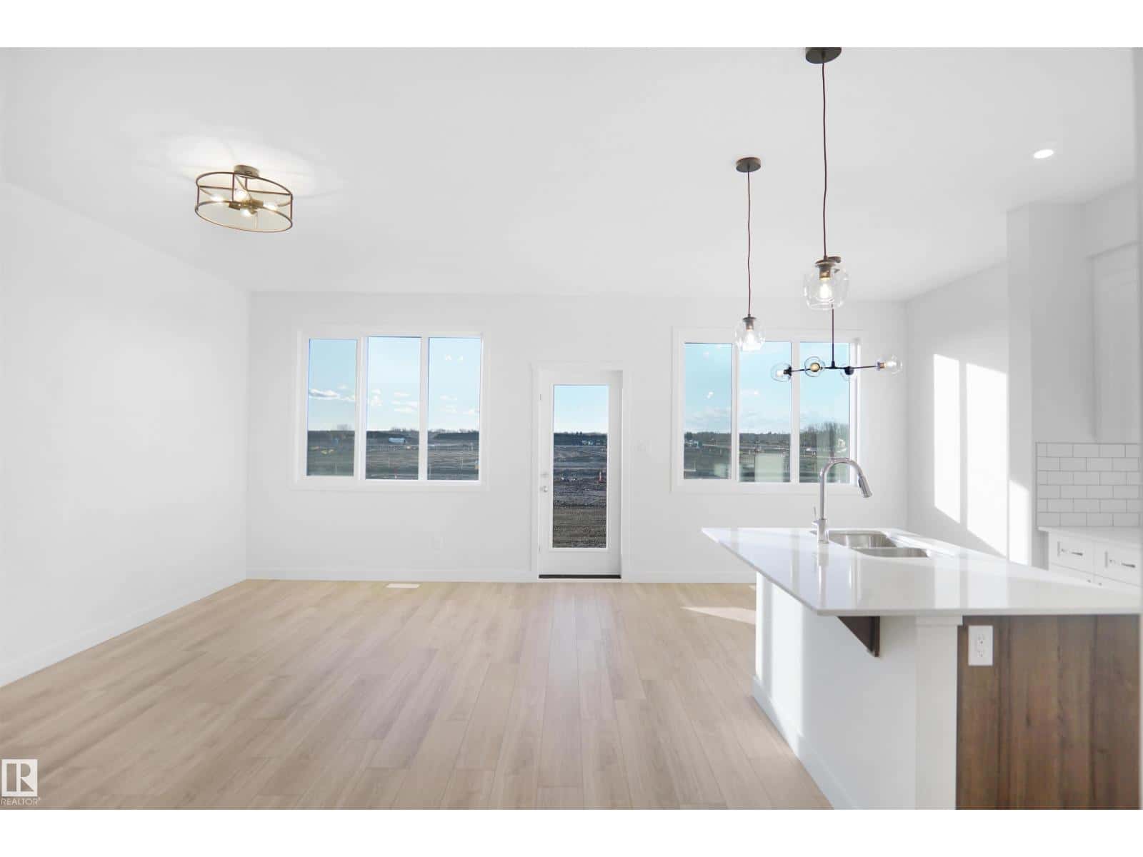 18967 28 AV NW — Edmonton - Photo 5 of 27