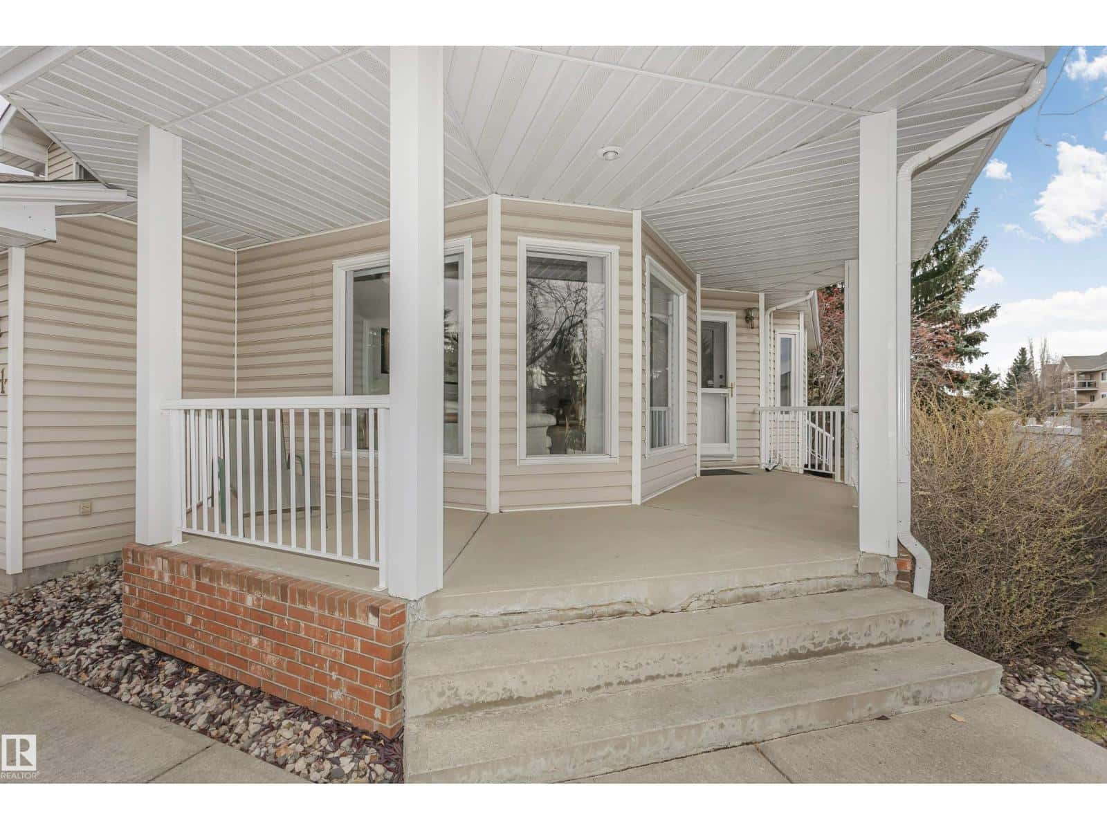 701 REVELL CR NW — Edmonton - Photo 3 of 68