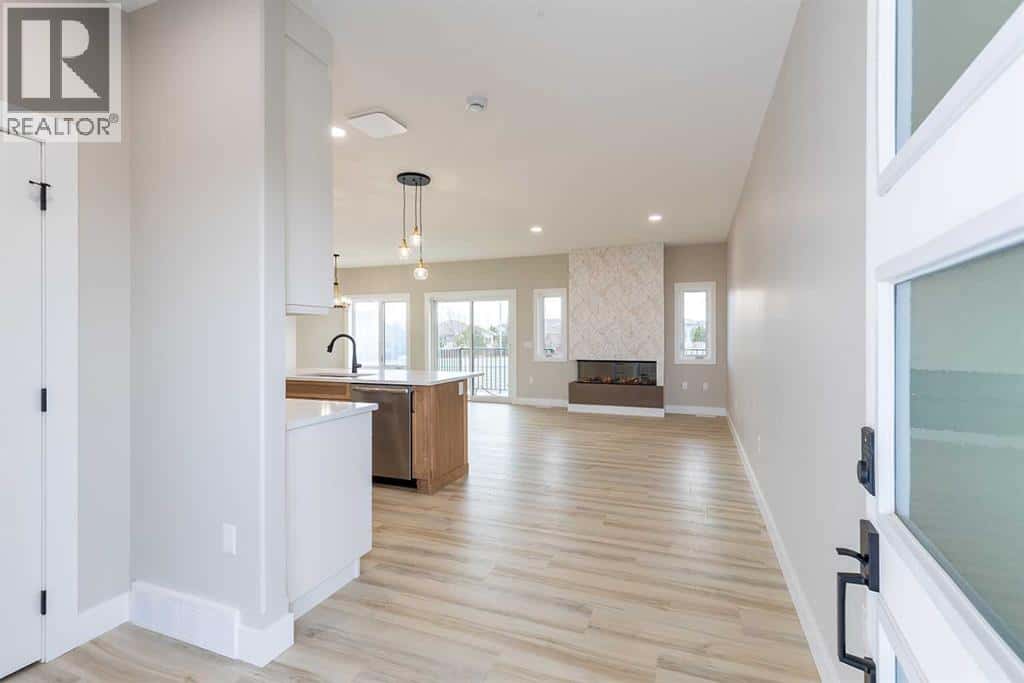 111 Sierra Road SW — Medicine Hat - Photo 4 of 50