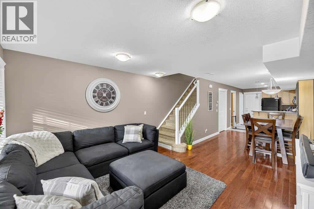 1430 22 Avenue — Didsbury - Photo 2 of 24