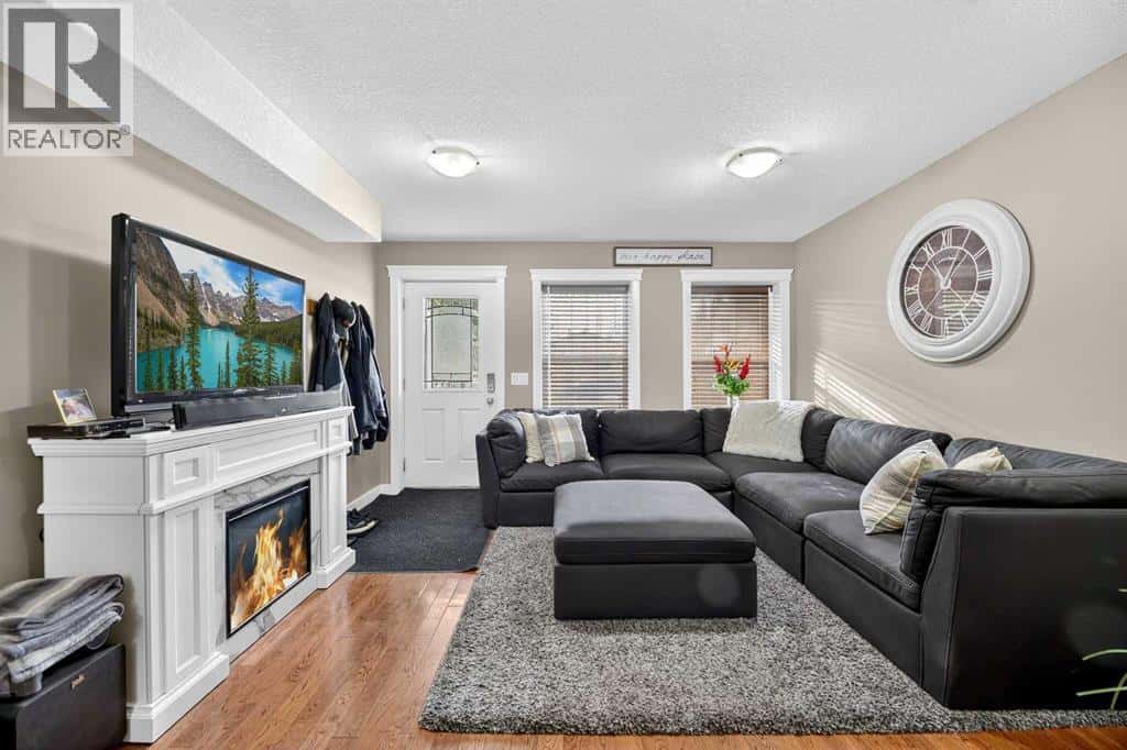 1430 22 Avenue — Didsbury - Photo 3 of 24