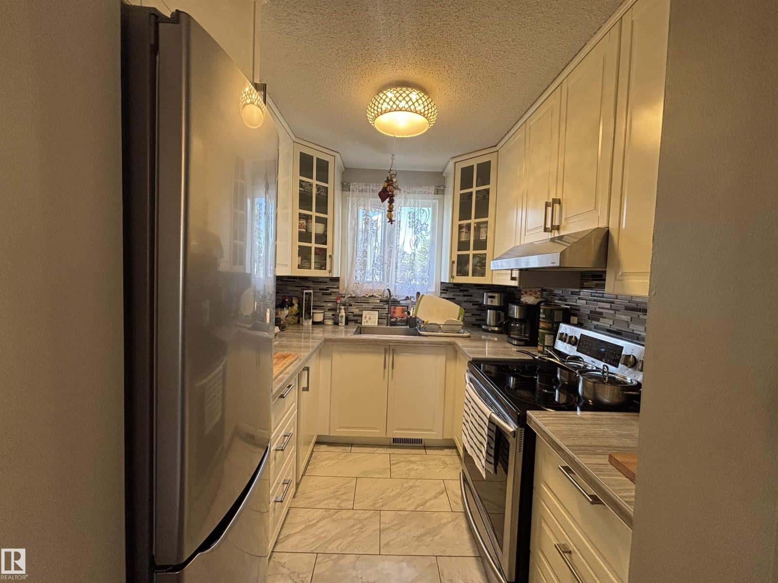 6469 184 ST NW NW — Edmonton - Photo 5 of 17