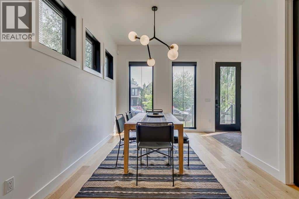 2219 32 Street SW — Calgary - Photo 5 of 50