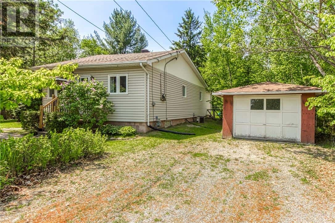 14 Oak Avenue — Coniston - Photo 4 of 34