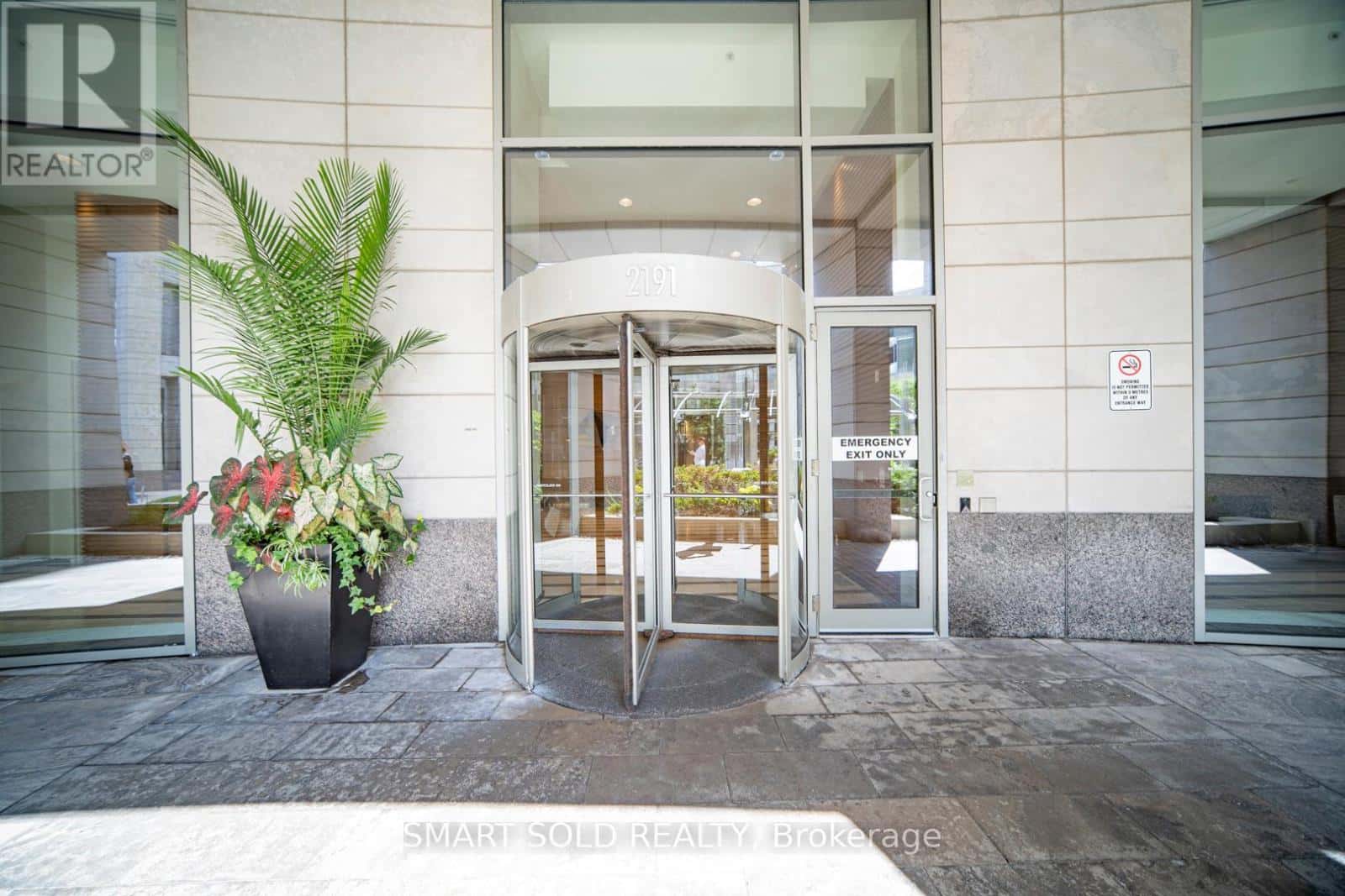 901 - 2191 YONGE STREET — Toronto (Mount Pleasant West) - Photo 4 of 44