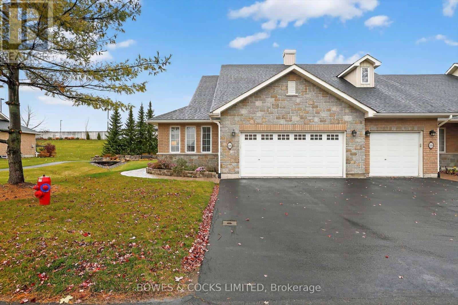 135 VILLAGE CRESCENT — Peterborough (Otonabee Ward 1) - Photo 2 of 46