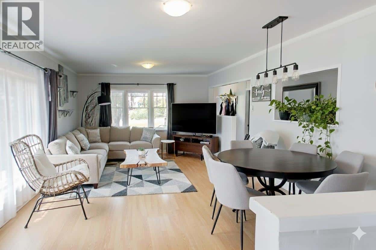 6487 Badger Street — Oliver - Photo 2 of 54