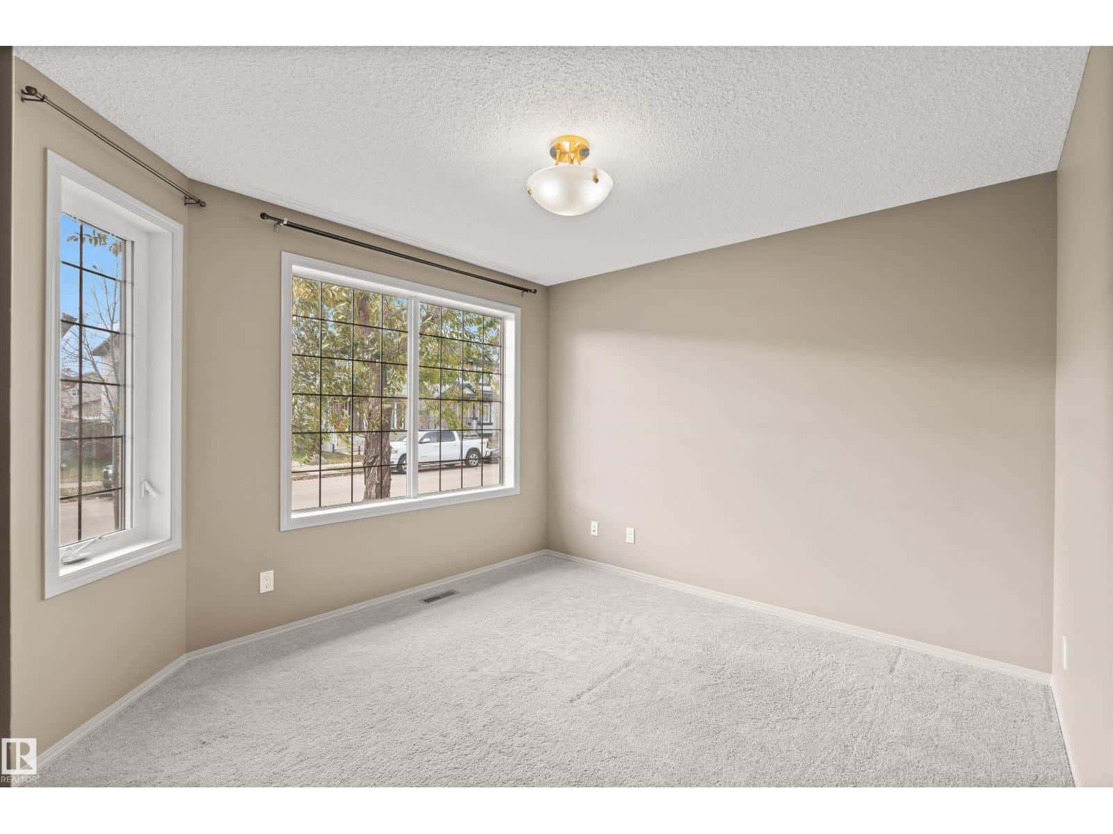 21328 95 AV NW — Edmonton - Photo 3 of 34