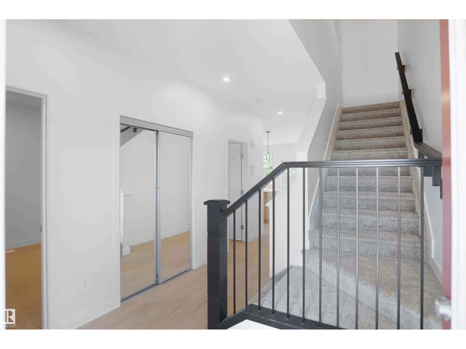 22932 82 AV NW — Edmonton - Photo 2 of 31