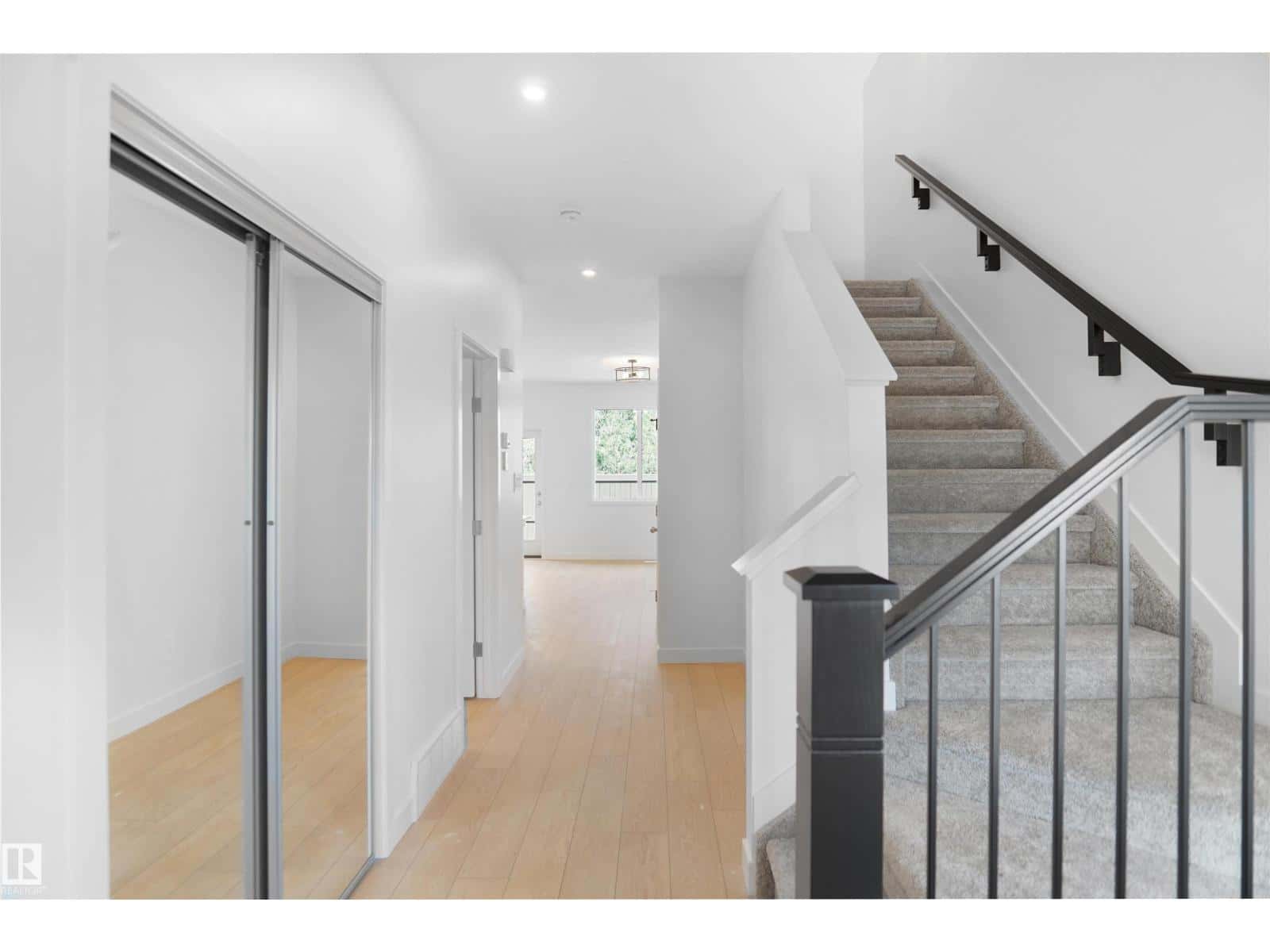 22932 82 AV NW — Edmonton - Photo 3 of 31