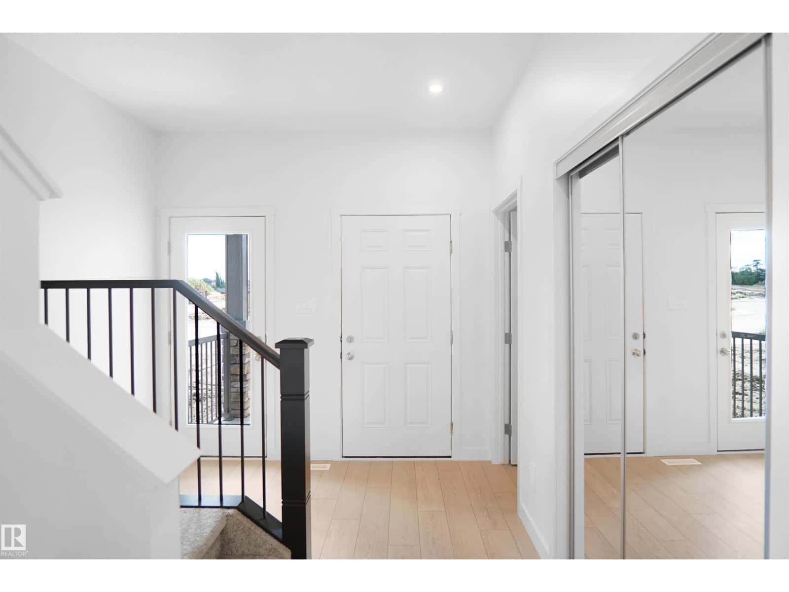 22932 82 AV NW — Edmonton - Photo 4 of 31