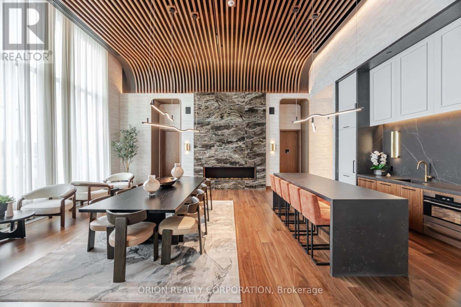 407 - 3240 WILLIAM COLTSON AVENUE — Oakville (OA Rural Oakville), Ontario - Photo 2 of 25