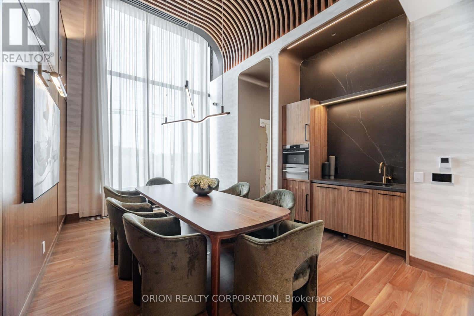 407 - 3240 WILLIAM COLTSON AVENUE — Oakville (OA Rural Oakville), Ontario - Photo 4 of 25