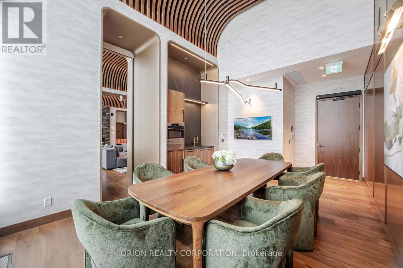 407 - 3240 WILLIAM COLTSON AVENUE — Oakville (OA Rural Oakville), Ontario - Photo 5 of 25