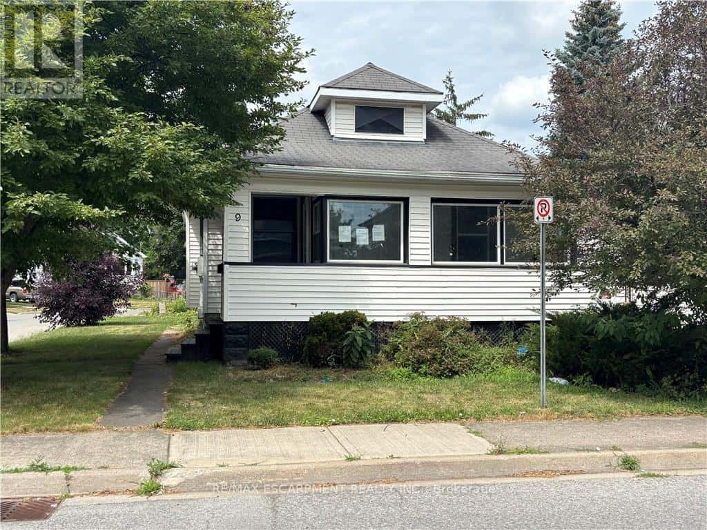 9 GRANTHAM AVENUE S — St. Catharines (E. Chester) - Photo 2 of 20