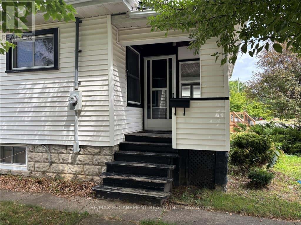 9 GRANTHAM AVENUE S — St. Catharines (E. Chester) - Photo 3 of 20