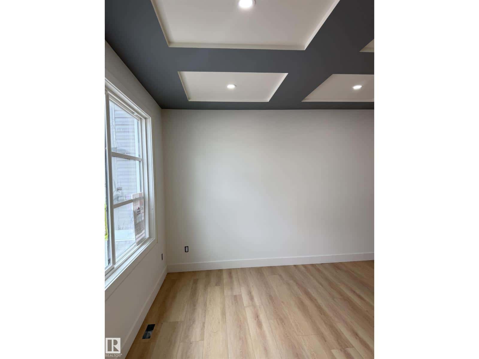 12913 123 ST NW — Edmonton, Alberta - Photo 4 of 38