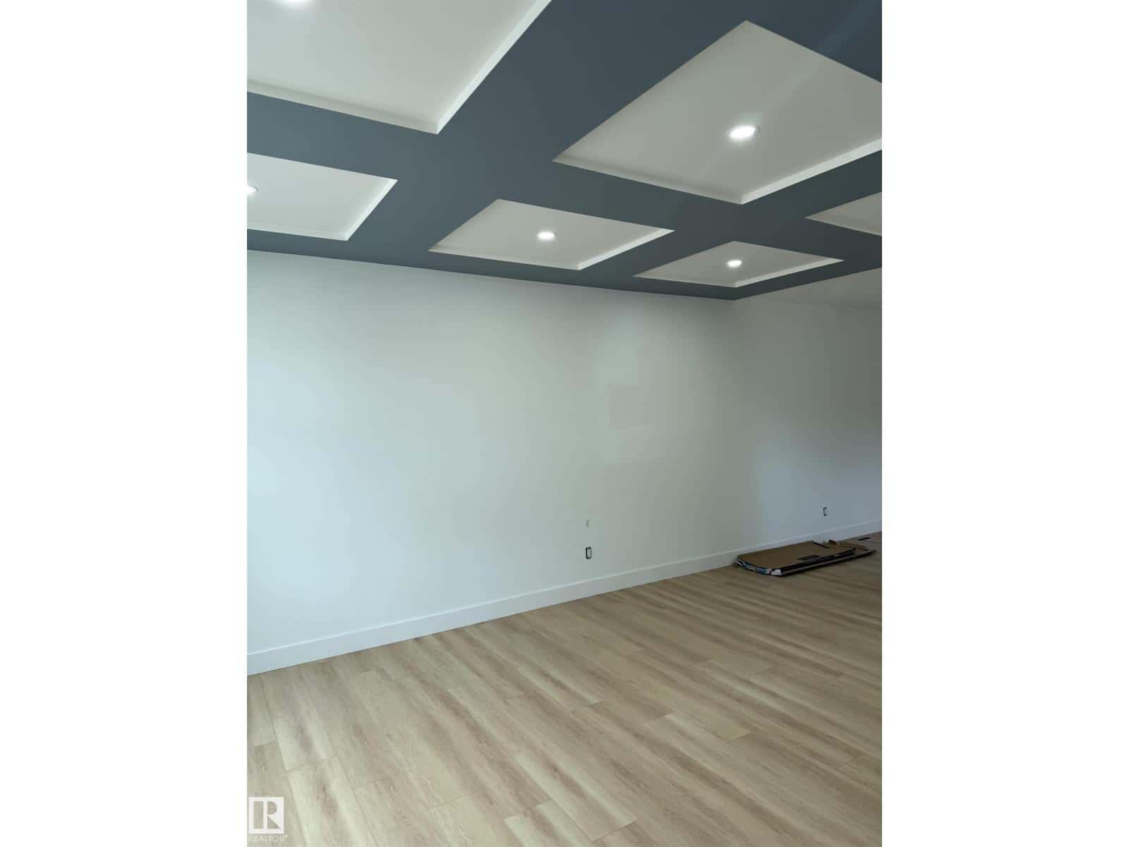 12913 123 ST NW — Edmonton, Alberta - Photo 3 of 38