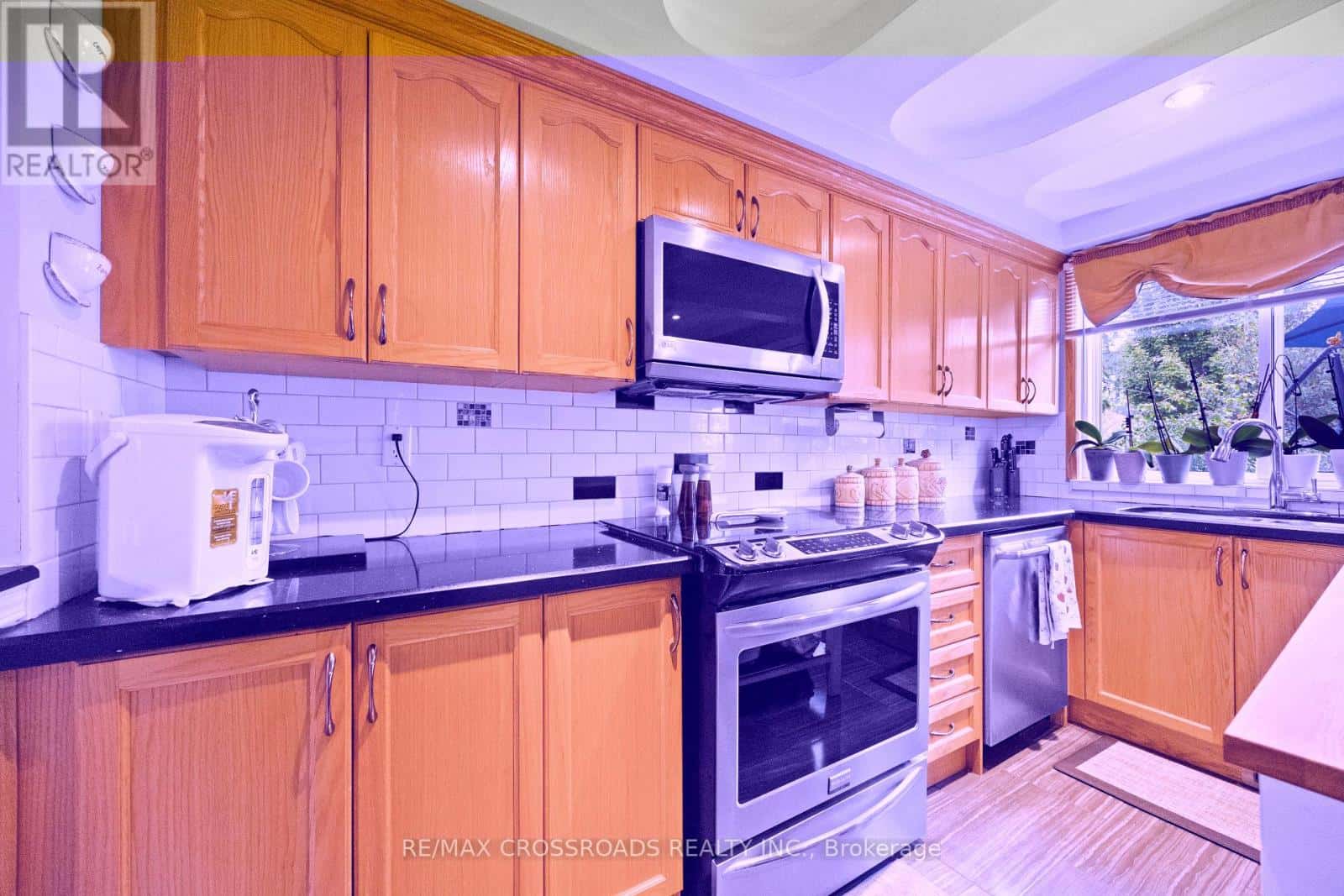 13 HOMEVIEW AVENUE — Toronto (Rockcliffe-Smythe) - Photo 4 of 43