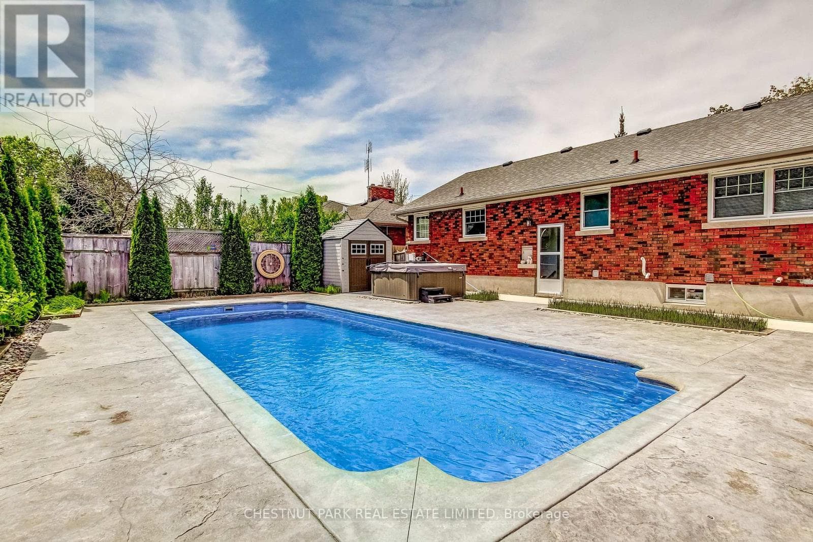 30 MCKENZIE STREET — St. Catharines (Bunting/Linwell) - Main photo