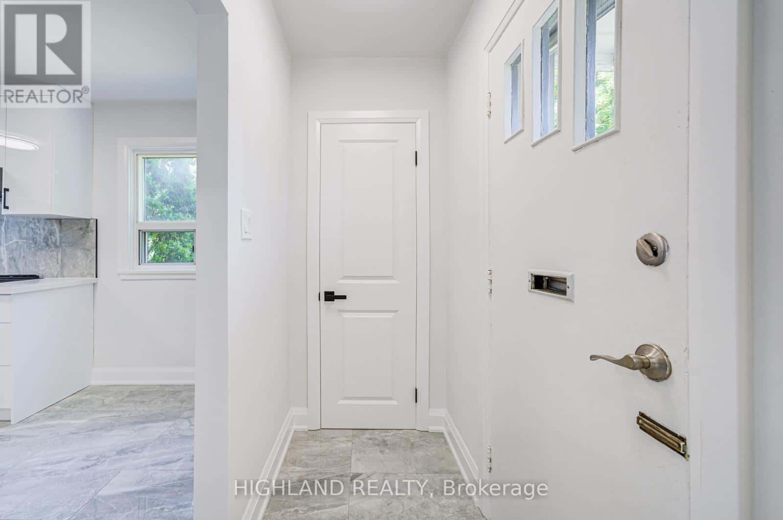 38 ESMOND CRESCENT — Toronto (Elms-Old Rexdale) - Photo 4 of 27