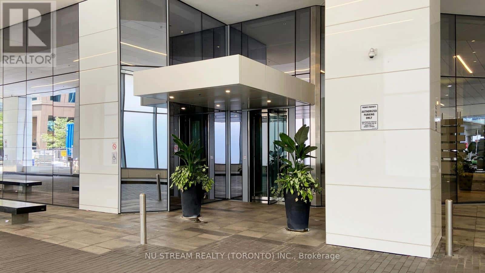 PH101 - 100 HARBOUR STREET — Toronto (Waterfront Communities) - Photo 3 of 45