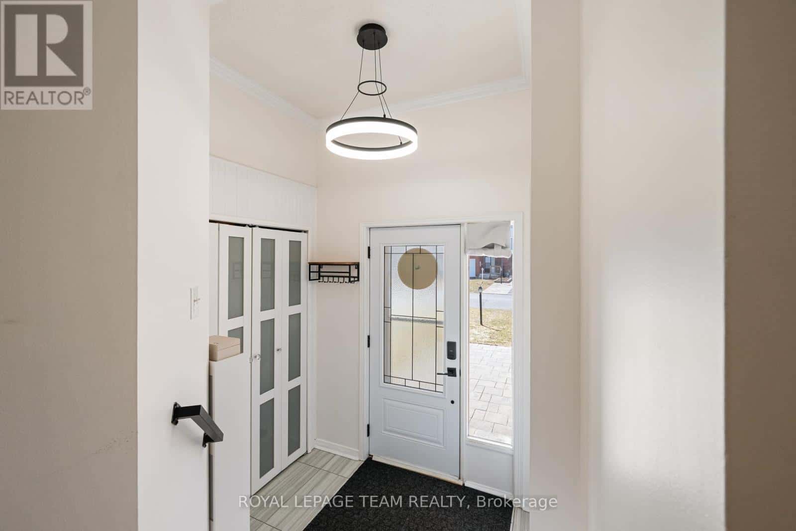 19 ARMADALE CRESCENT — Ottawa - Photo 2 of 24