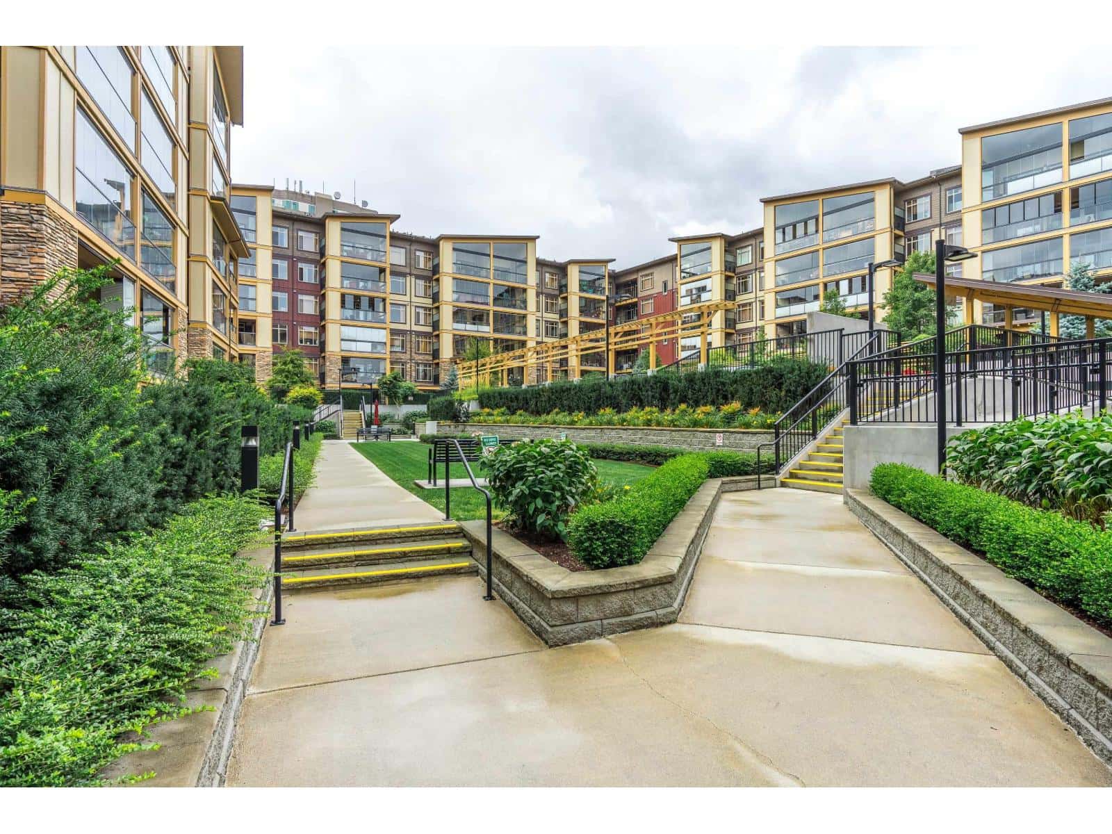 202 32445 SIMON AVENUE — Abbotsford - Photo 3 of 40