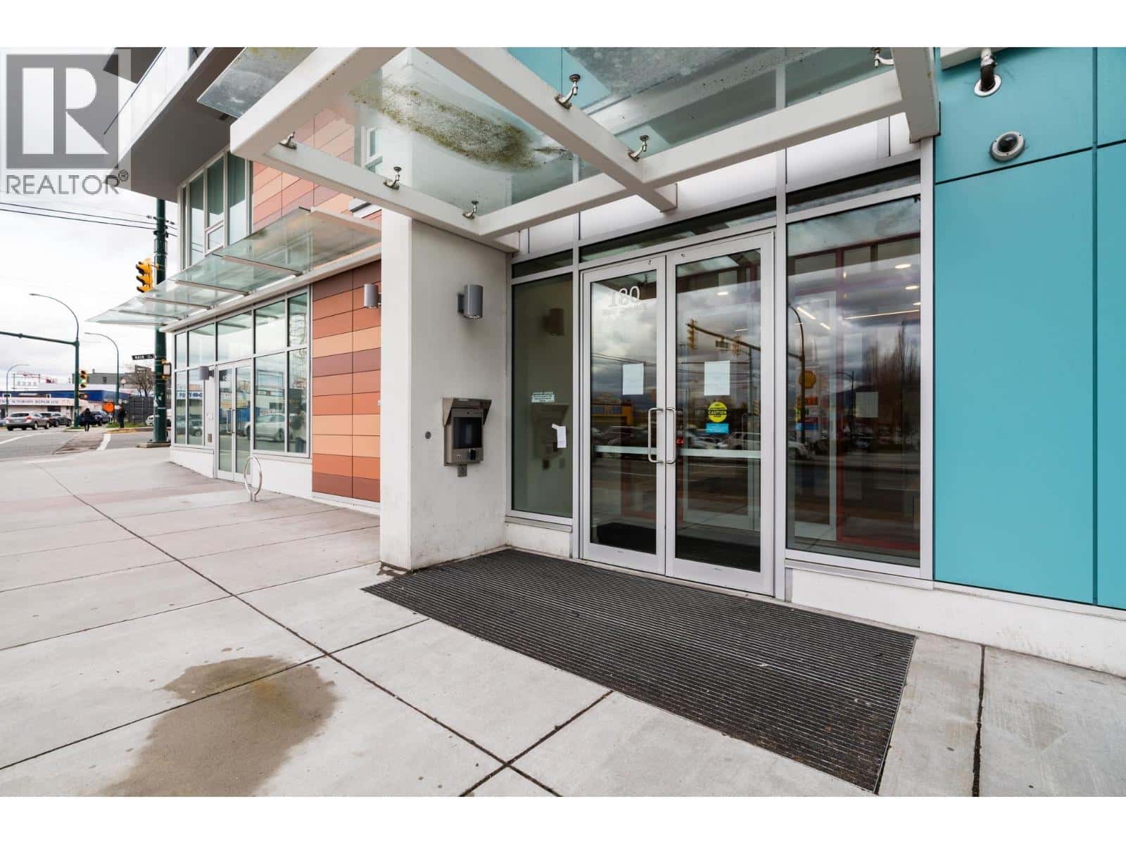 602 180 E 2ND AVENUE — Vancouver - Photo 2 of 37