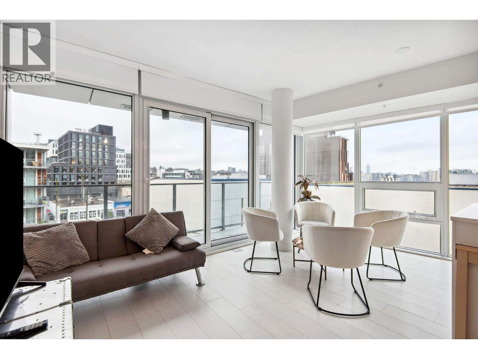 602 180 E 2ND AVENUE — Vancouver - Photo 4 of 37