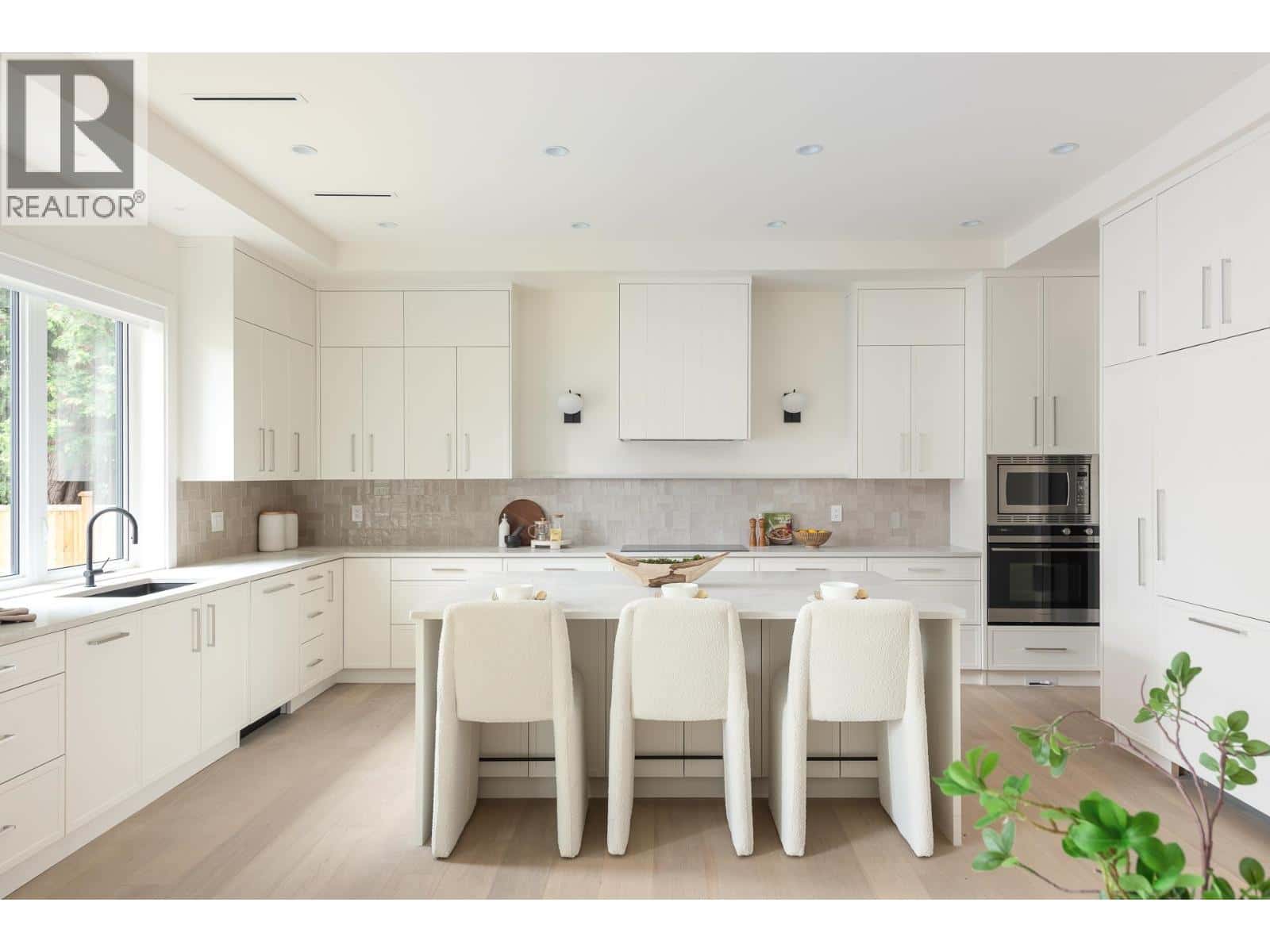 615 NICOLA AVENUE — Coquitlam - Photo 5 of 39