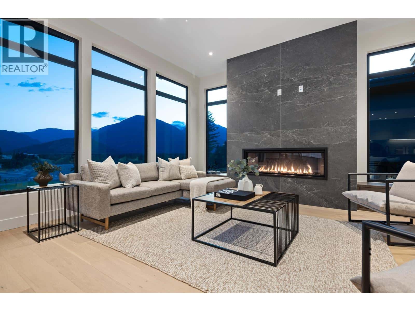 7681 CERULEAN DRIVE — Pemberton - Photo 4 of 24