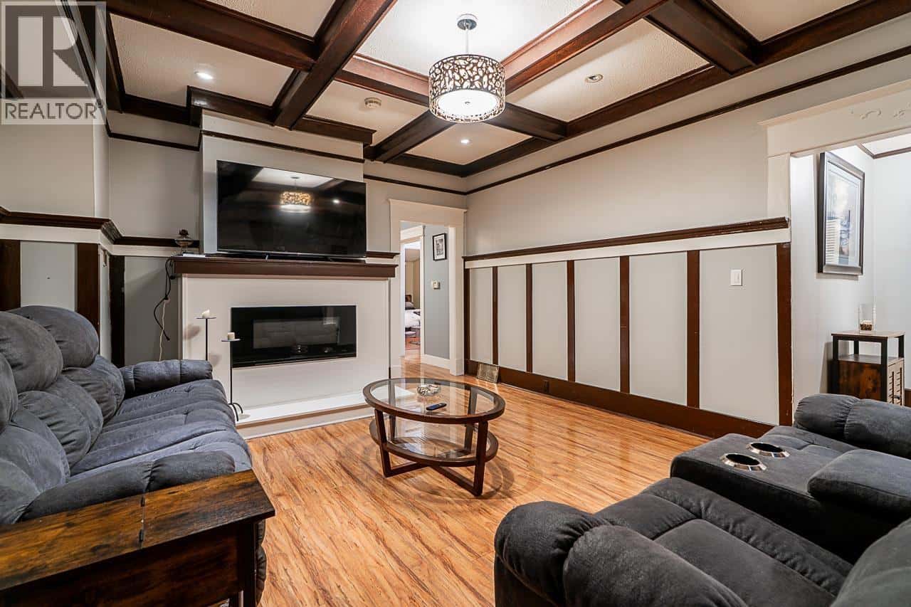 1408 EDINBURGH STREET — New Westminster - Photo 5 of 34